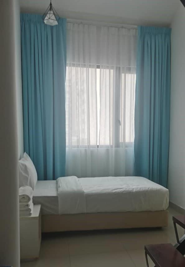 Yy48 Hotel 2 Mins Walk From Masjid Jamek Lrt Station 吉隆坡 外观 照片