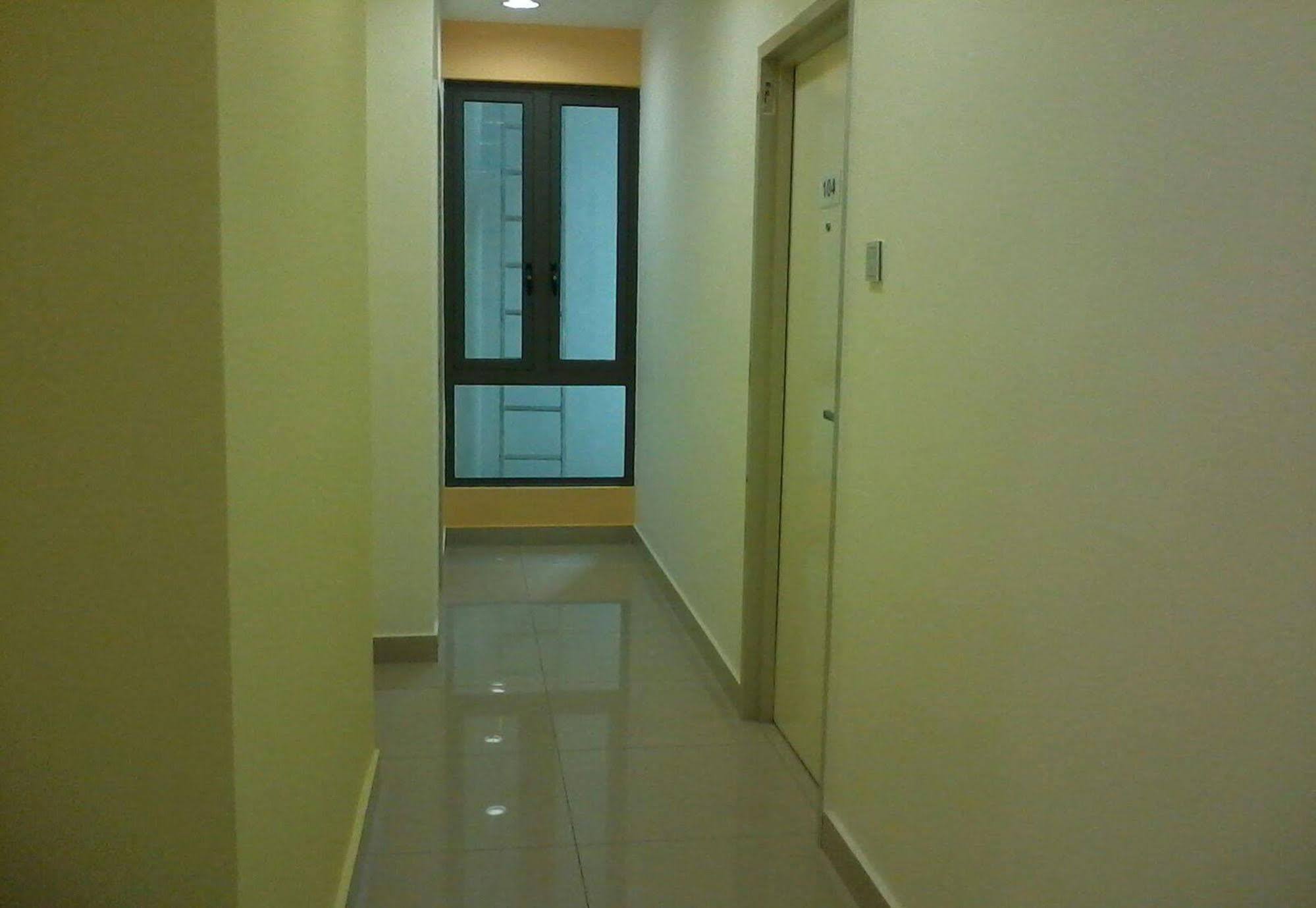 Yy48 Hotel 2 Mins Walk From Masjid Jamek Lrt Station 吉隆坡 外观 照片
