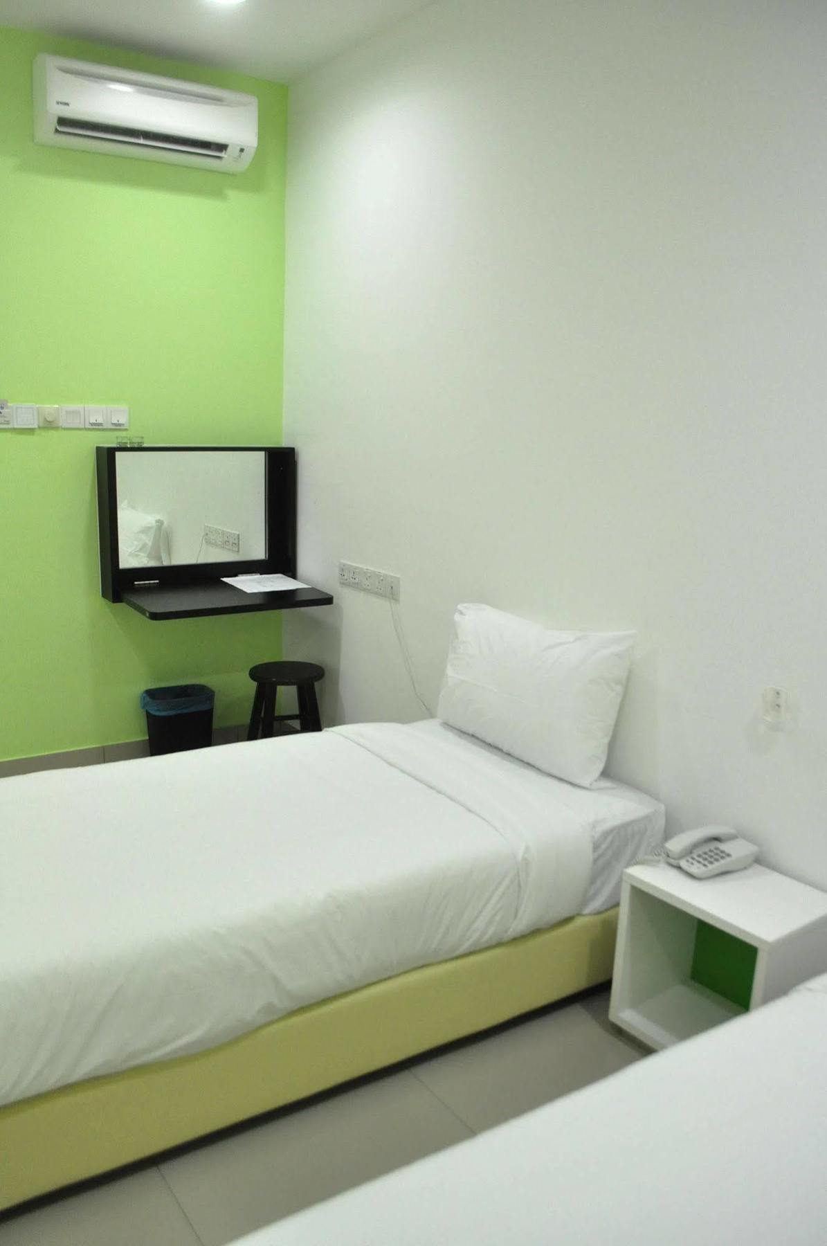 Yy48 Hotel 2 Mins Walk From Masjid Jamek Lrt Station 吉隆坡 外观 照片