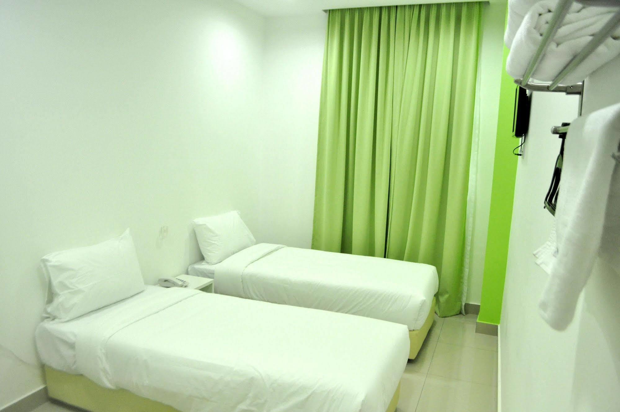 Yy48 Hotel 2 Mins Walk From Masjid Jamek Lrt Station 吉隆坡 外观 照片