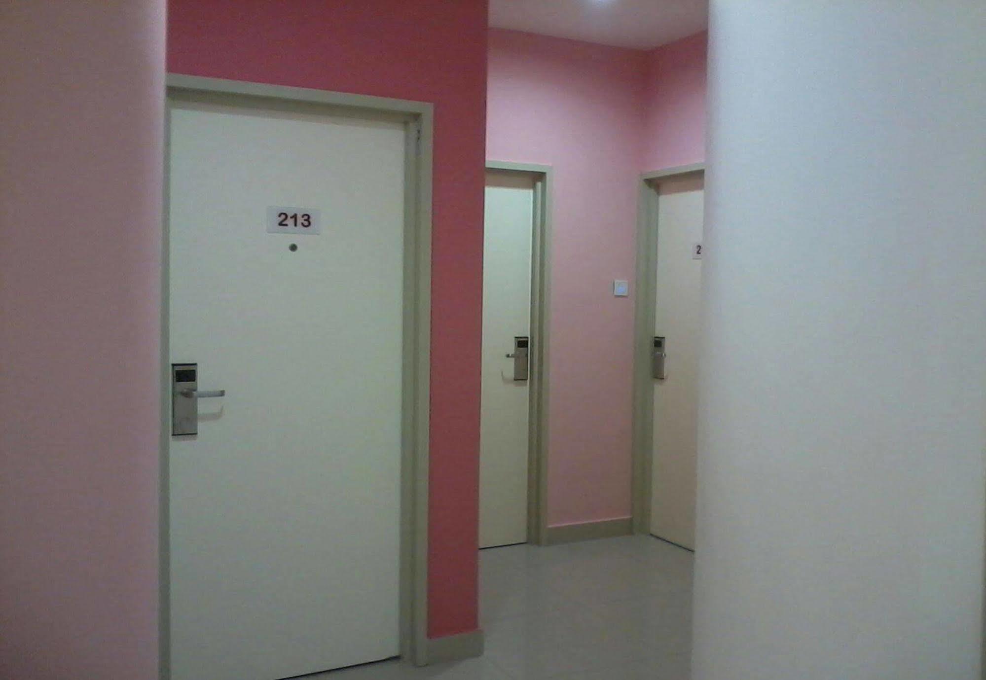 Yy48 Hotel 2 Mins Walk From Masjid Jamek Lrt Station 吉隆坡 外观 照片